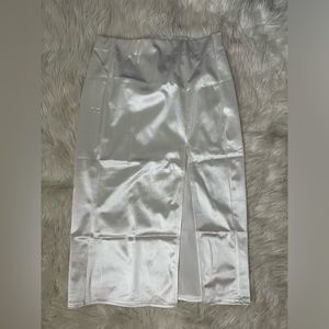 Brandnew, never worn! Satin white slip skirt with slit for bridal or graduation